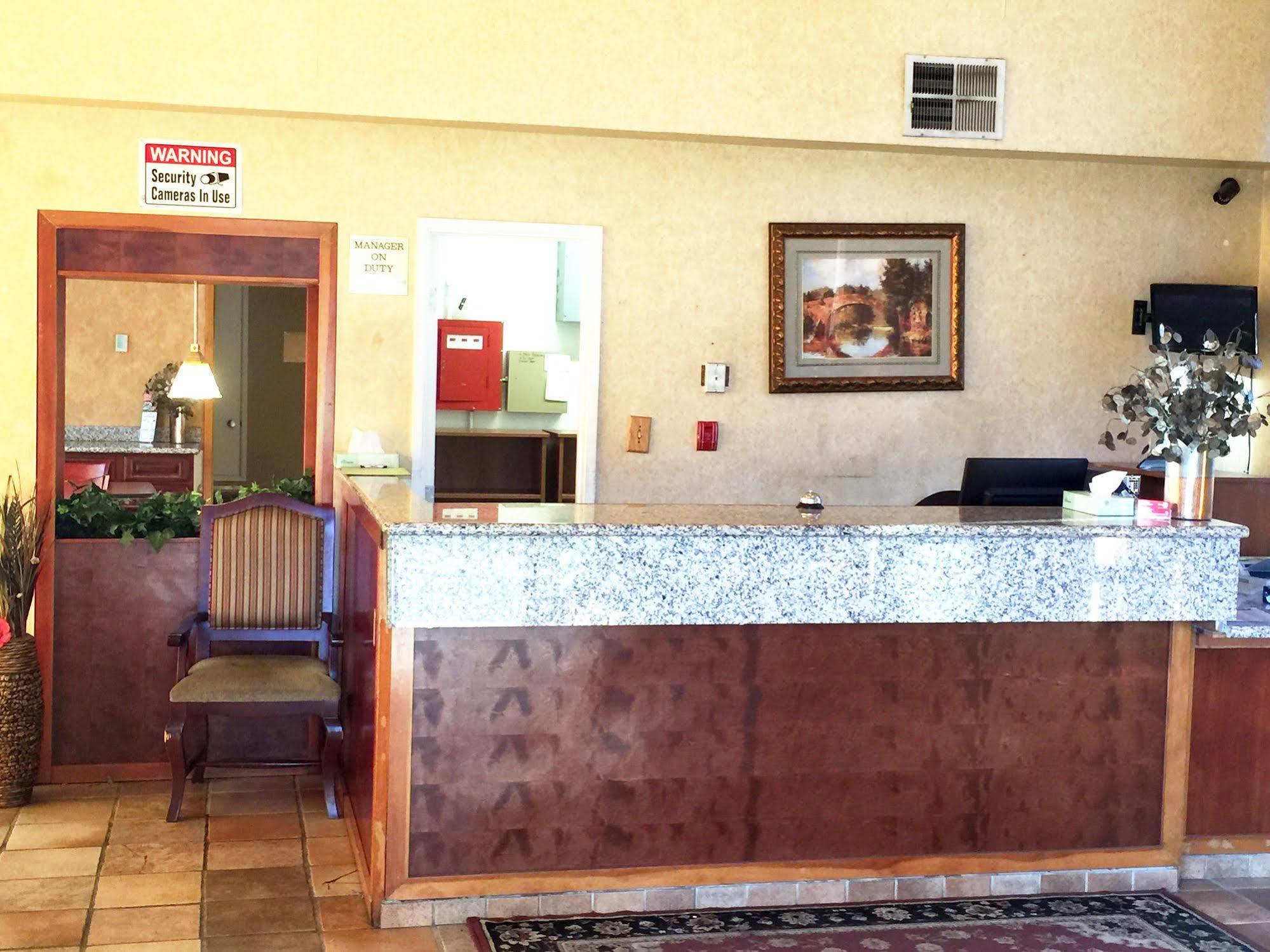 Surestay By Western North Hotel 3*